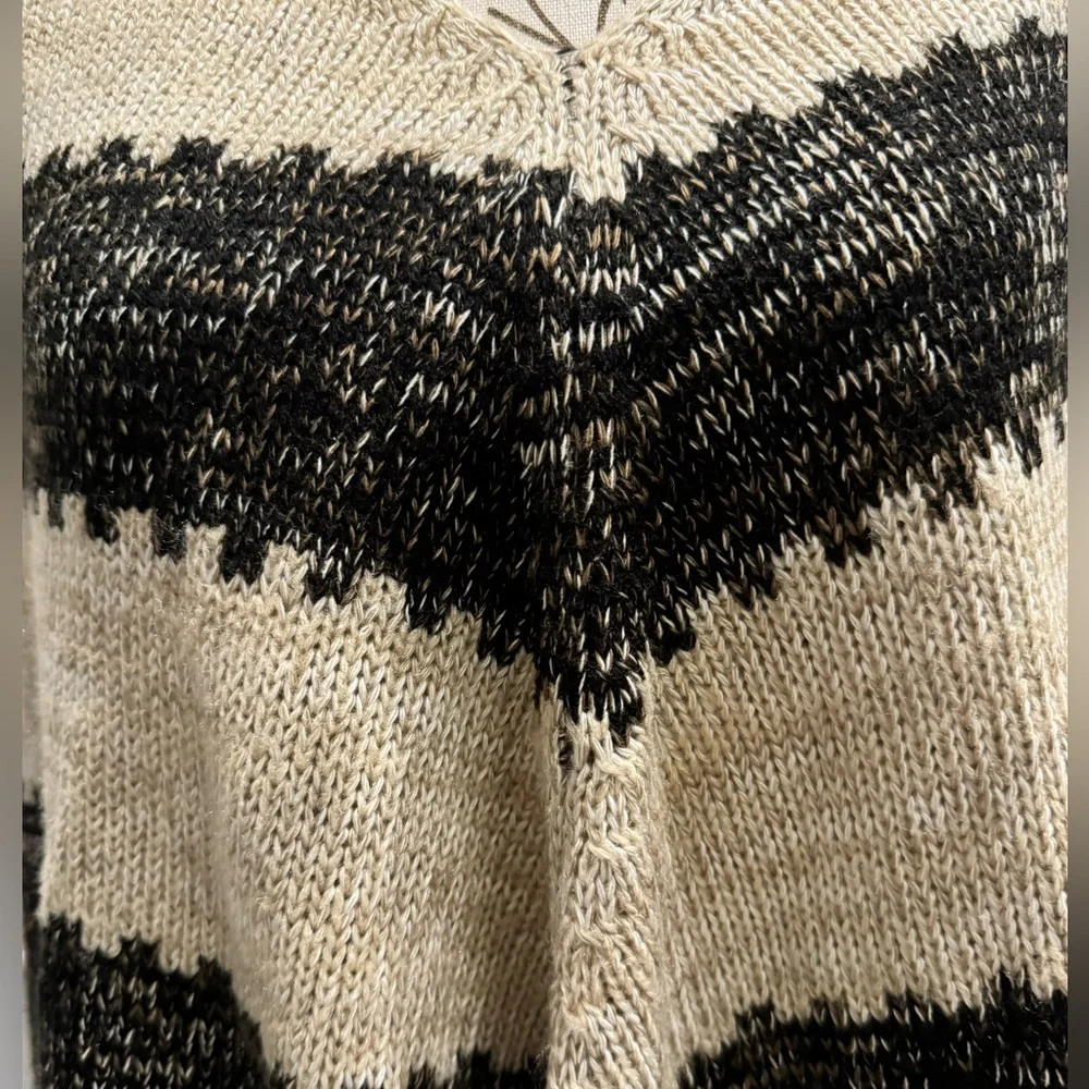 Anthropology Willow & Clay Fringe Hooded Poncho- size S - Picture 6 of 7